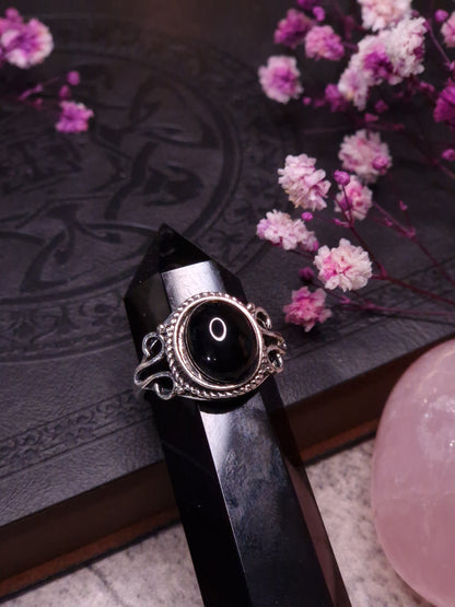 Geschwungenen Ring mit ovalem Onyx